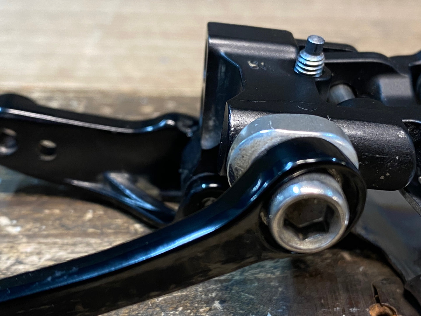 IZ547 シマノ SHIMANO 105 FD-5800 フロントディレイラー 直付 ※ワイヤー固定ボルト欠品