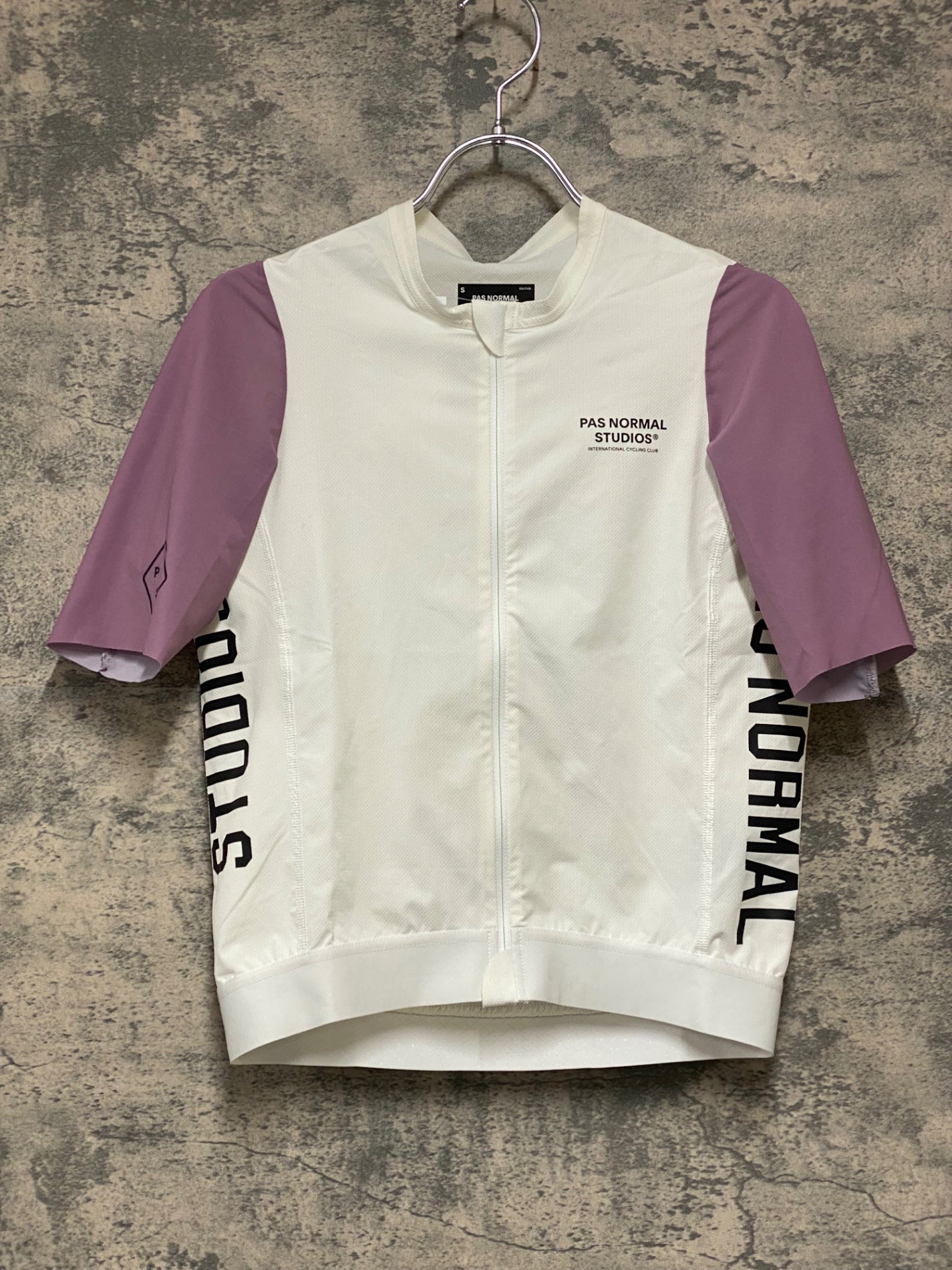 JC433 パスノーマルスタジオ Pas Normal Studios | Solitude Mid Summer Jersey 半袖 サイクルジャージ ライトモーヴ S