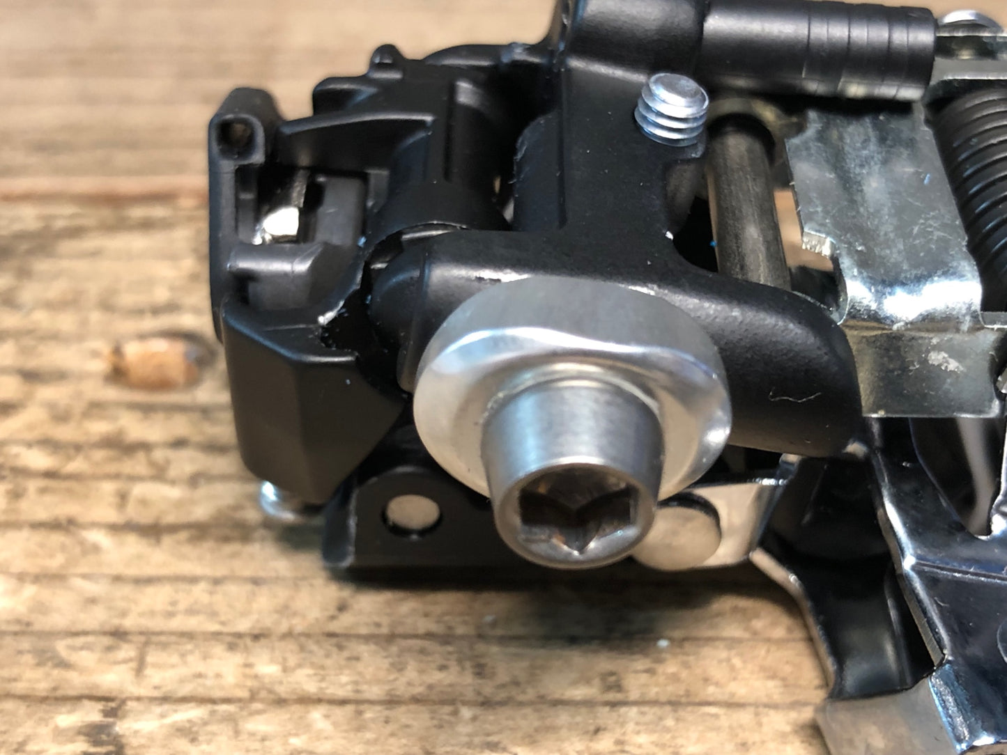 IY083 シマノ SHIMANO 105 FD-R7100 フロントディレイラー 直付 2S