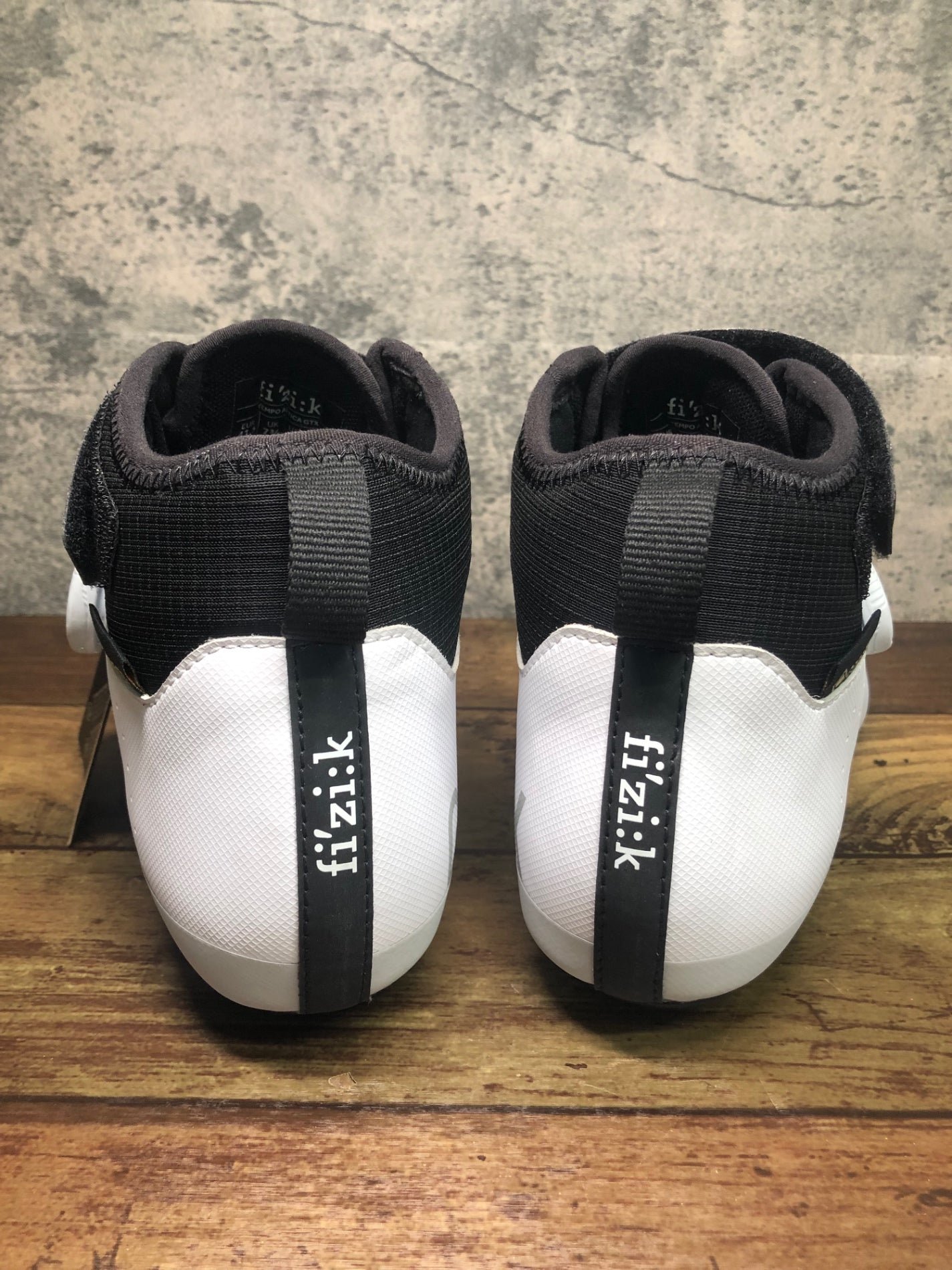 IV401 フィジーク Fizik Tempo Artica R5 Goretex ロードサイクリングシューズ EU41.5