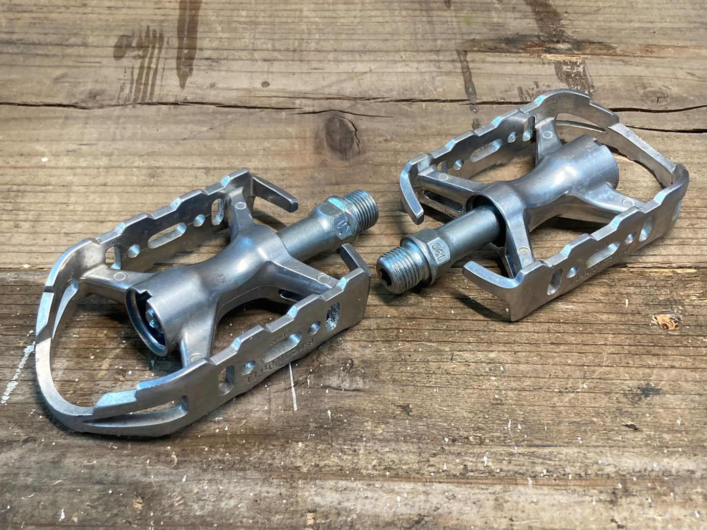 IP158 三ヶ島 MKS MTE フラットペダル シルバー ※左ペダルキャップ欠品