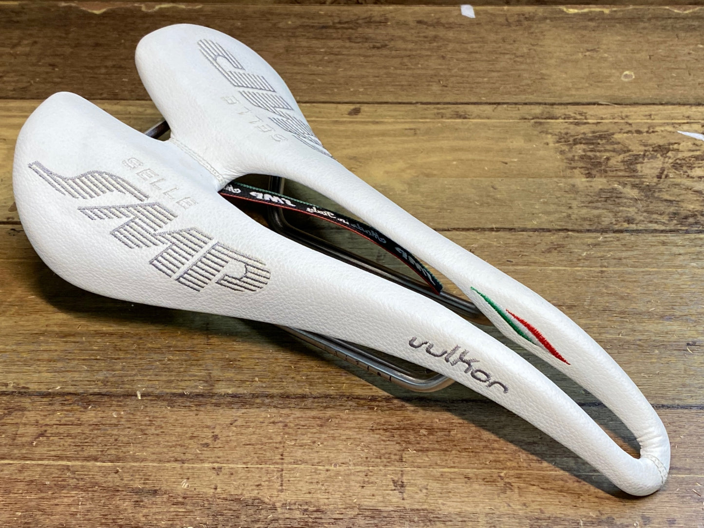 IH641 SELLE SMP VULKOR aisi 304 tube レール サドル 137mm 白