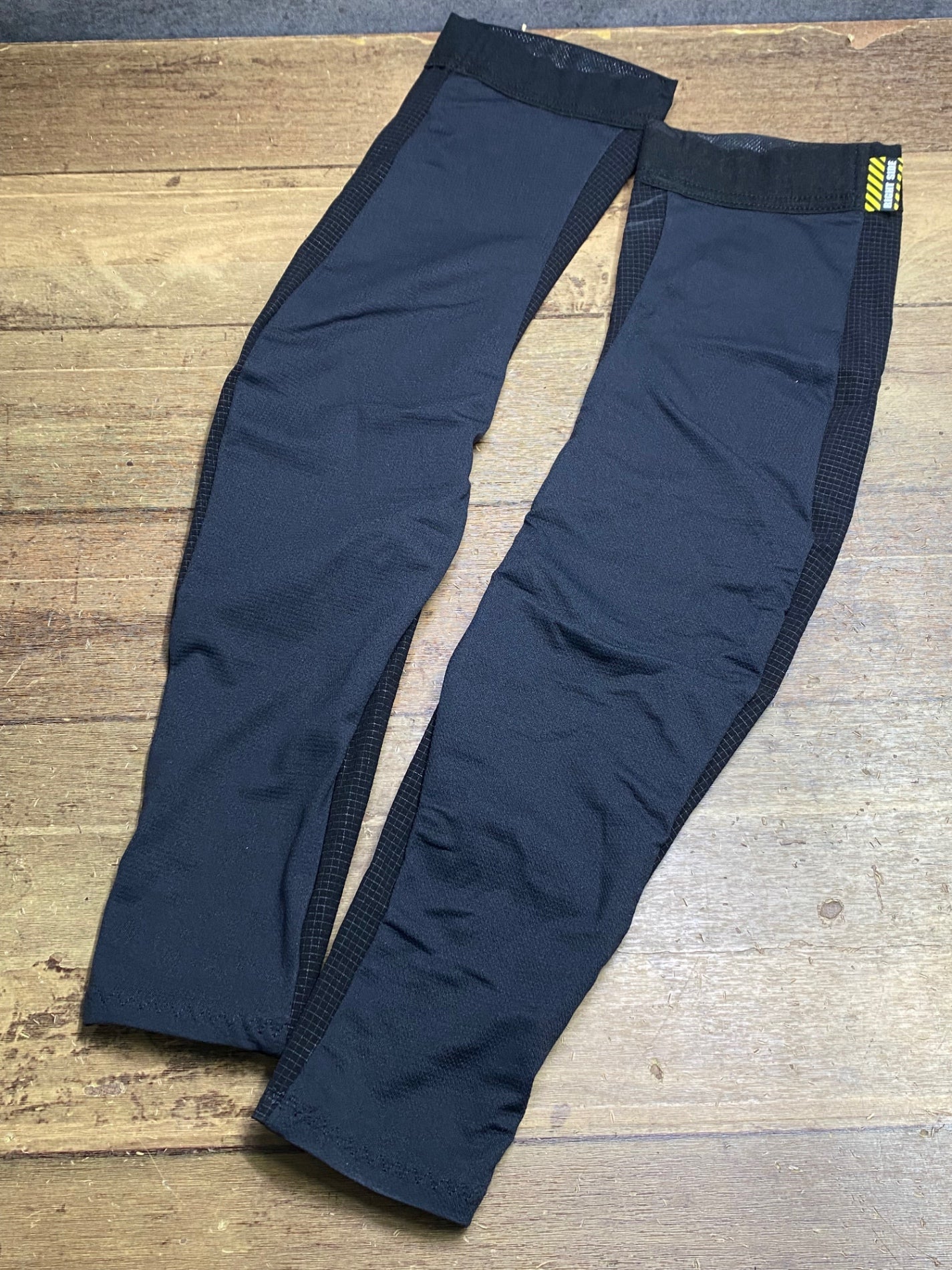 IY031 アソス Assos アームカバー 黒 ※サイズ不明