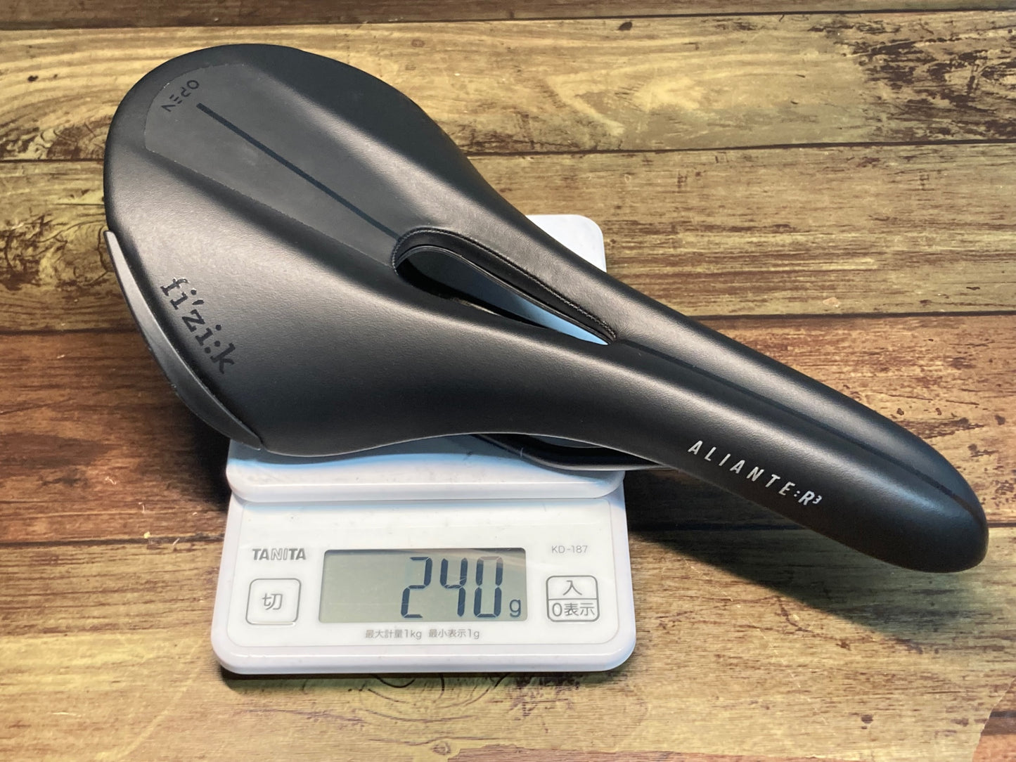 IX481 フィジーク fizik アリアンテ ALIANTE R3 REGULAR OPEN kiumレール サドル 黒