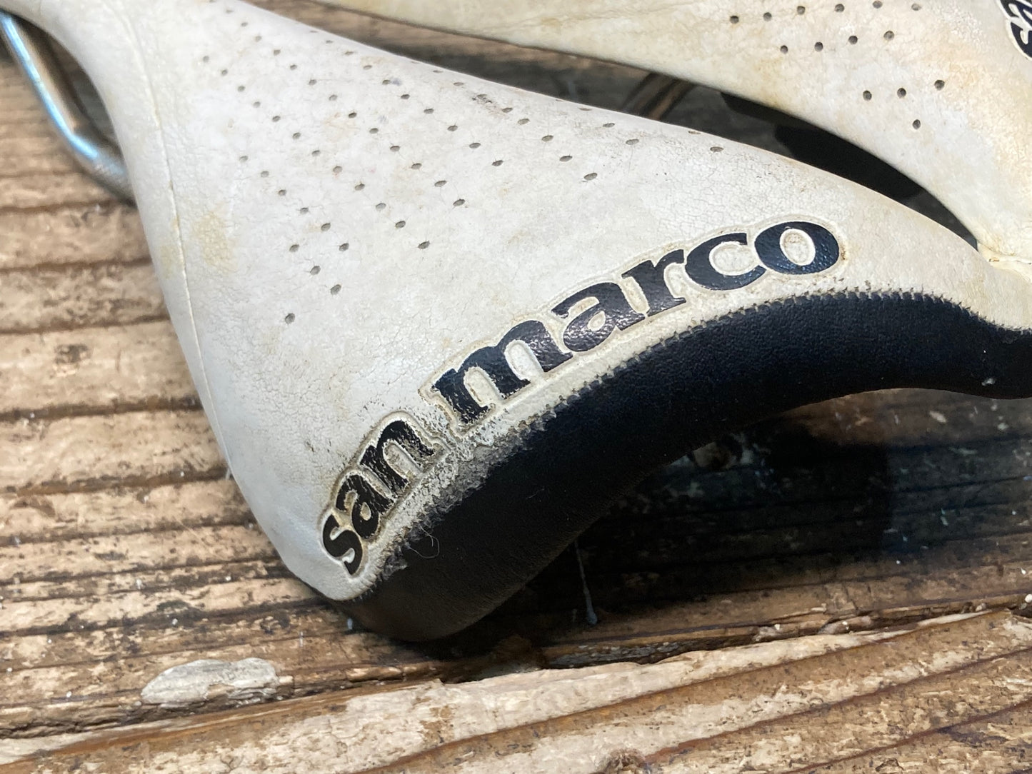 IX973 サンマルコ san marco マントラ MANTRA サドル XSILITEレール 白