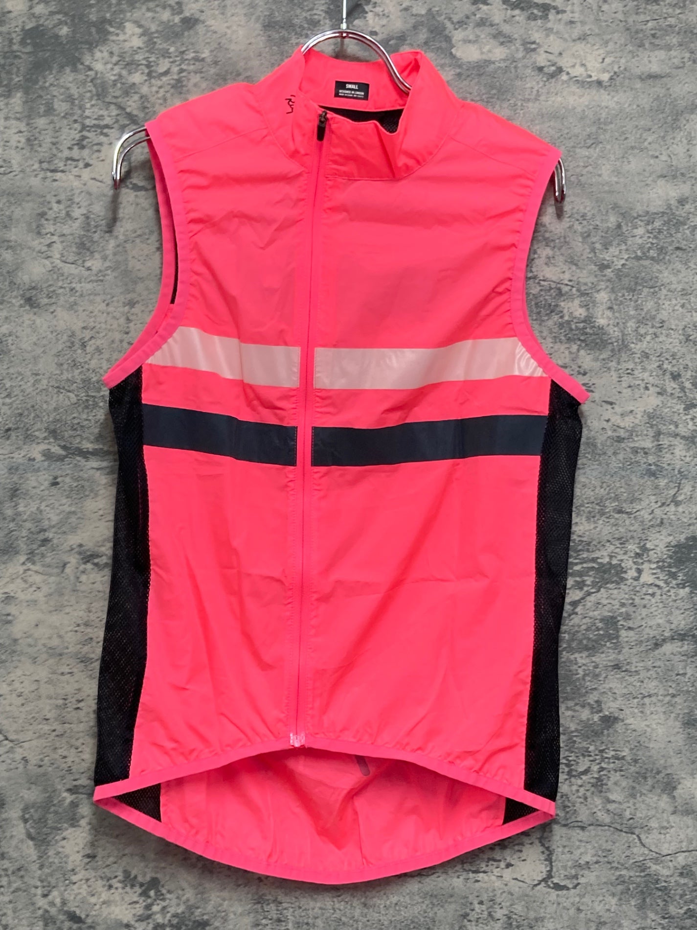 IY116 ラファ Rapha Brevet ジレ サイクルベスト S ネオンピンク