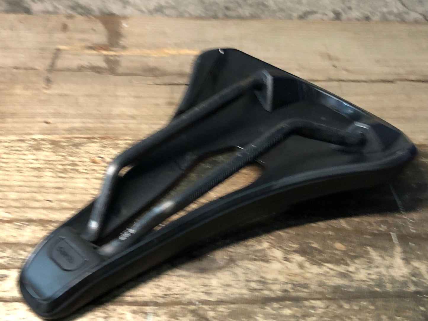 IY540 フィジーク fizik アルゴ テンポ ARGO TEMPO R1 サドル カーボンレール 150mm 黒