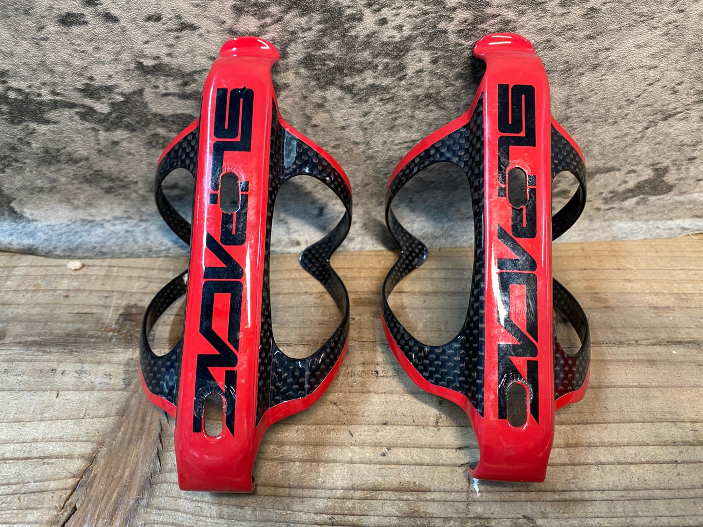 IT152 スパカズ SUPACAZ FLY CAGE カーボン ボトルケージ 2個セット 赤