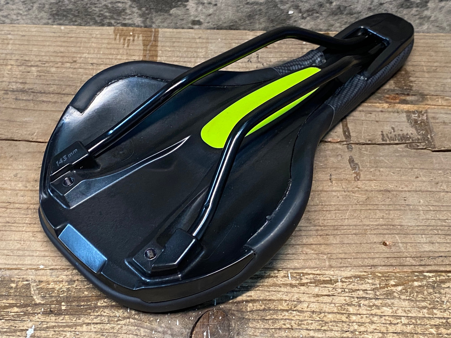 IY569 スペシャライズド SPECIALIZED BRIDGE COMP WITH MIMIC サドル 黒 143mm