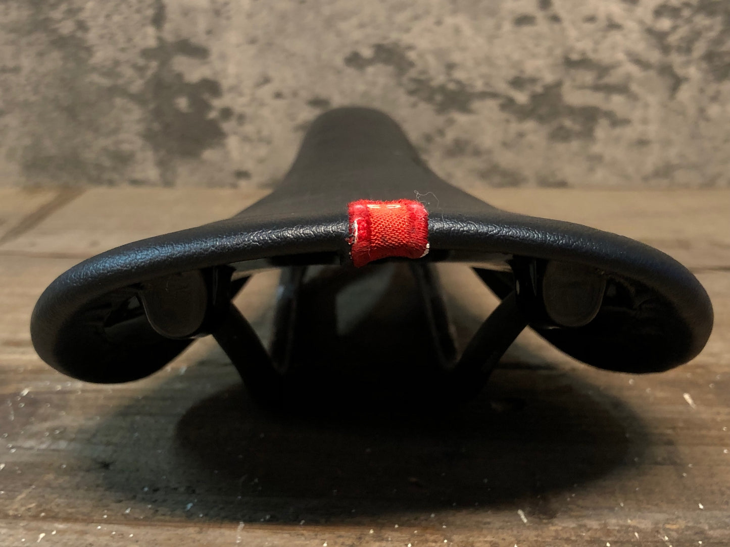 IN118 ボントレガー BONTRAGER セラーノ プロ SERANO RXL サドル カーボンレール 黒赤