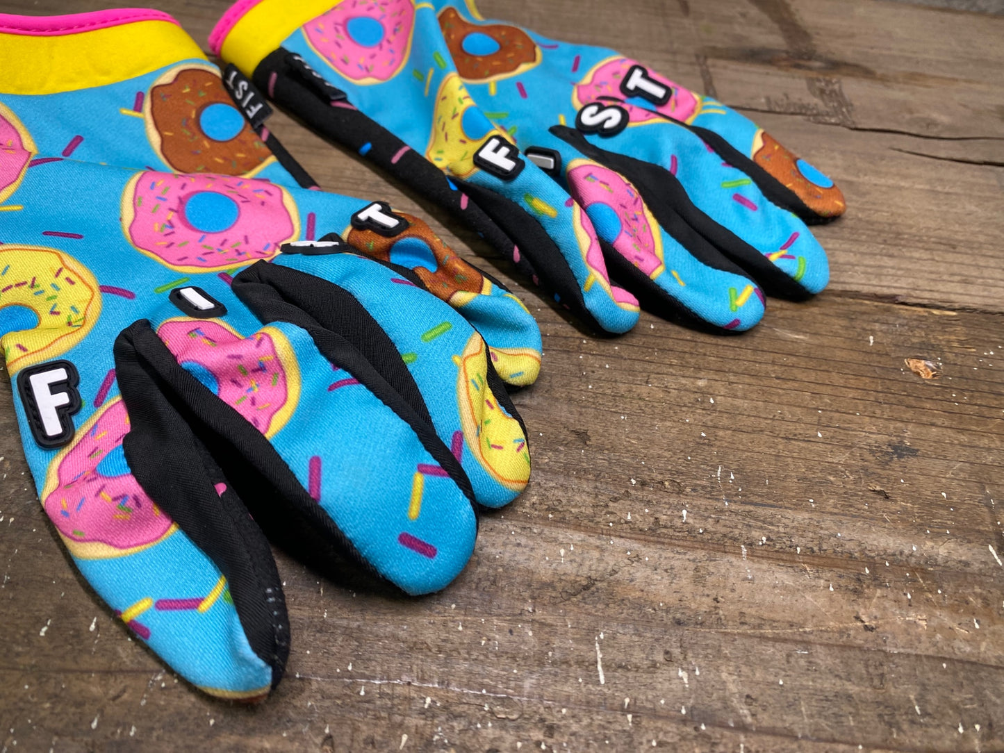 IO861 フィストハンドウェア FIST HANDWEAR 長指 グローブ 水 ドーナッツ L