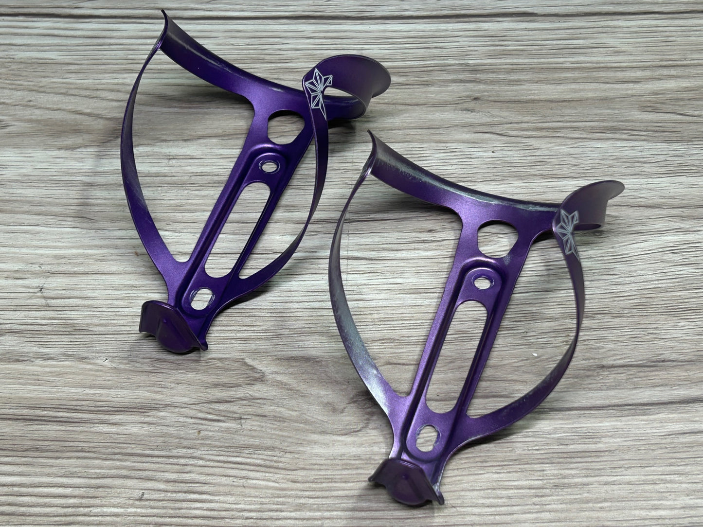 IS520 スパカズ SUPACAZ FLY CAGE ボトルケージ 2個セット パープル