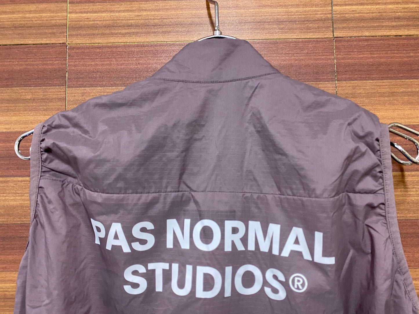 IH345 パスノーマルスタジオ PAS NORMAL STUDIOS エッセンシャル Essential Insulated Gilet サイクルベスト ジレ パープル XS