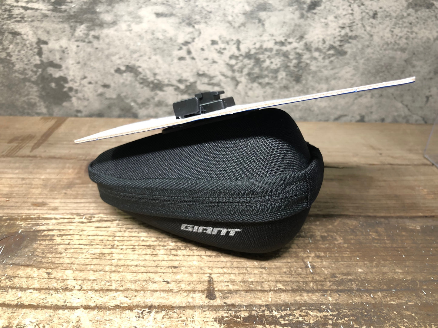 IV776 ジャイアント GIANT SHADOW UNICLIP SEAT BAG-L サドルバッグ