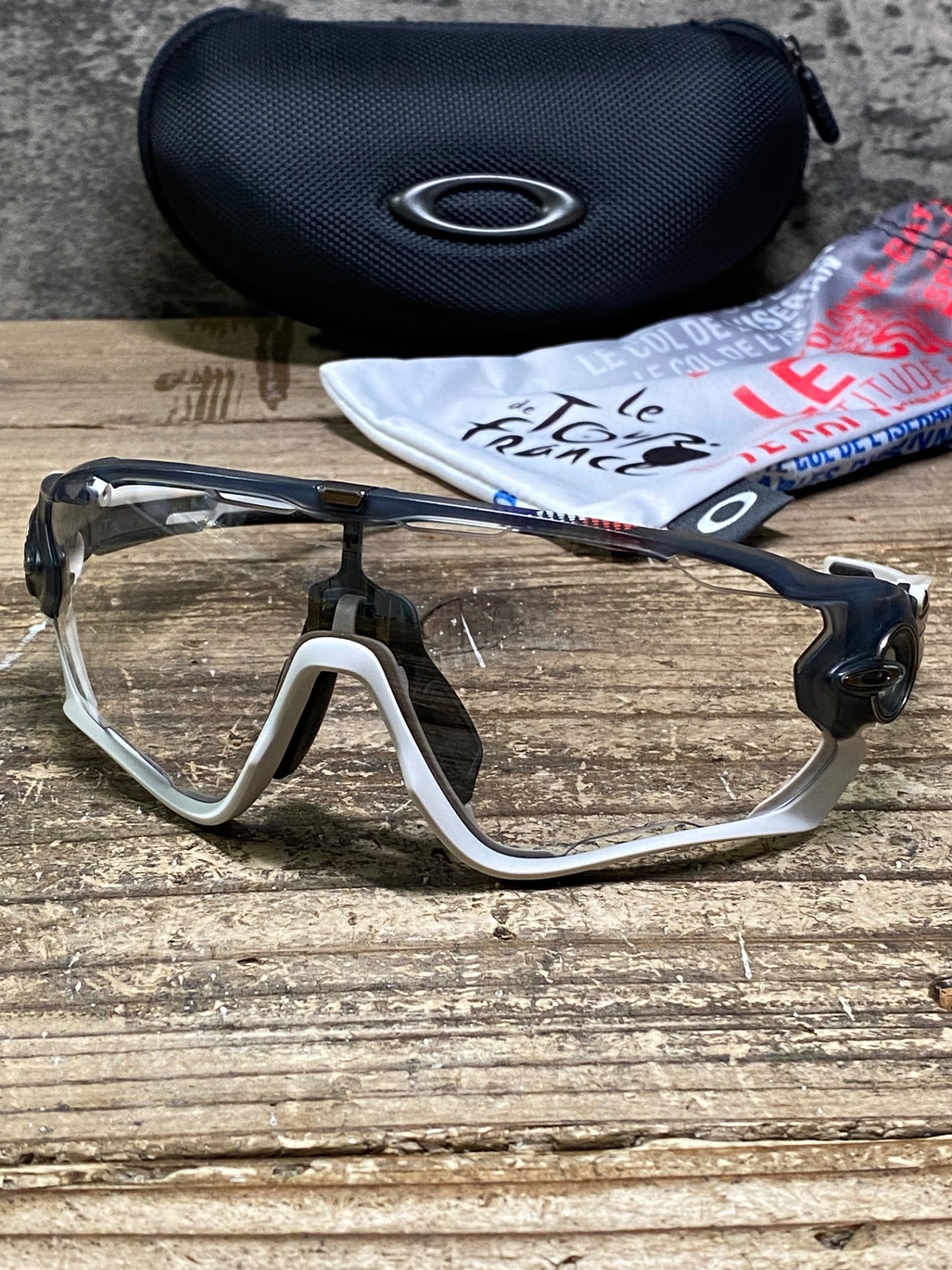 IX172 オークリー OAKLEY JAWBREAKER サングラス アイウェア グレー 白 PHOTOCHROMICレンズ Tour de France