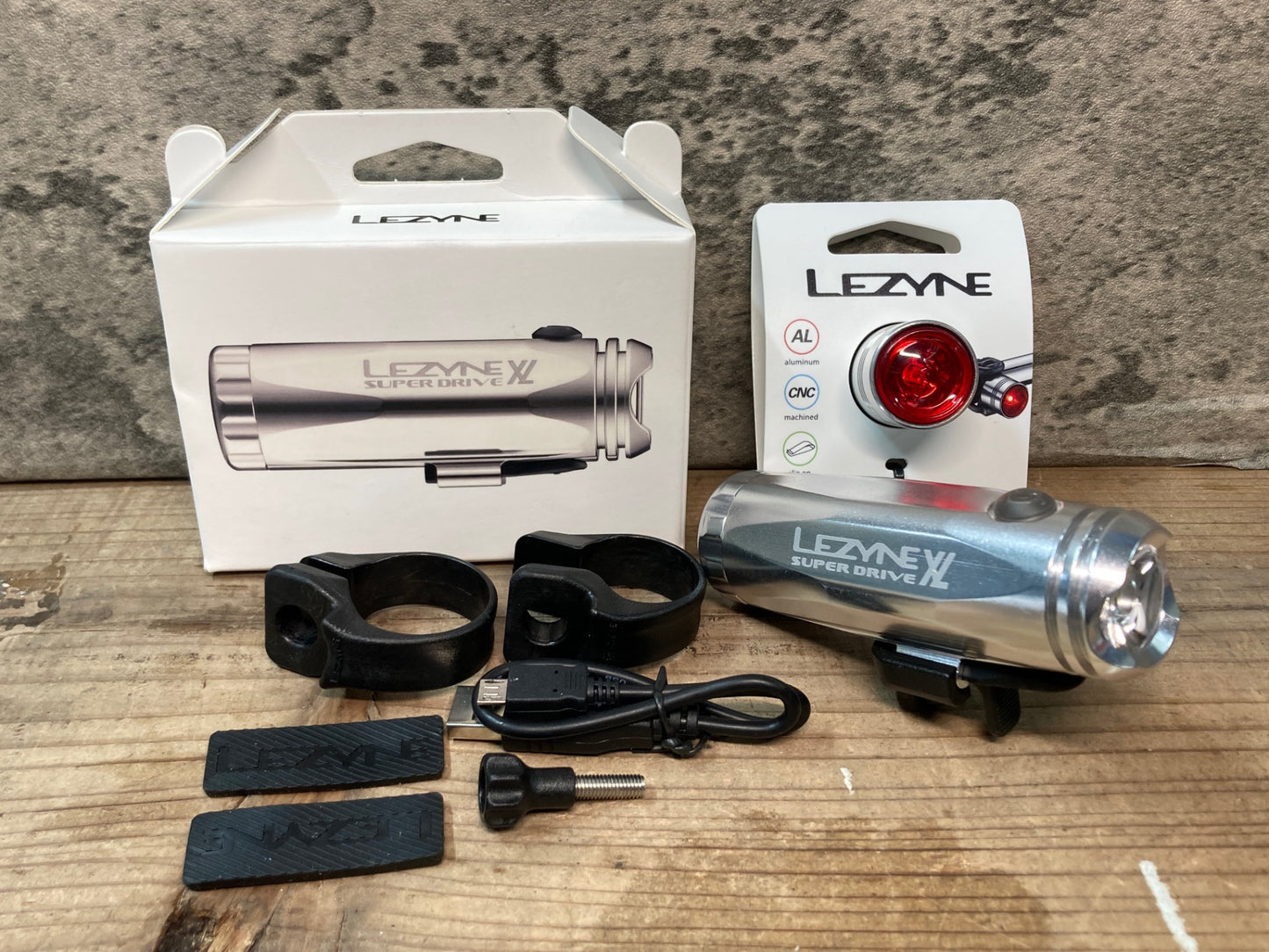 IO836 レザイン LEZYNE SUPER DRIVE XL & FEMTO DRIVE ライト 前後セット