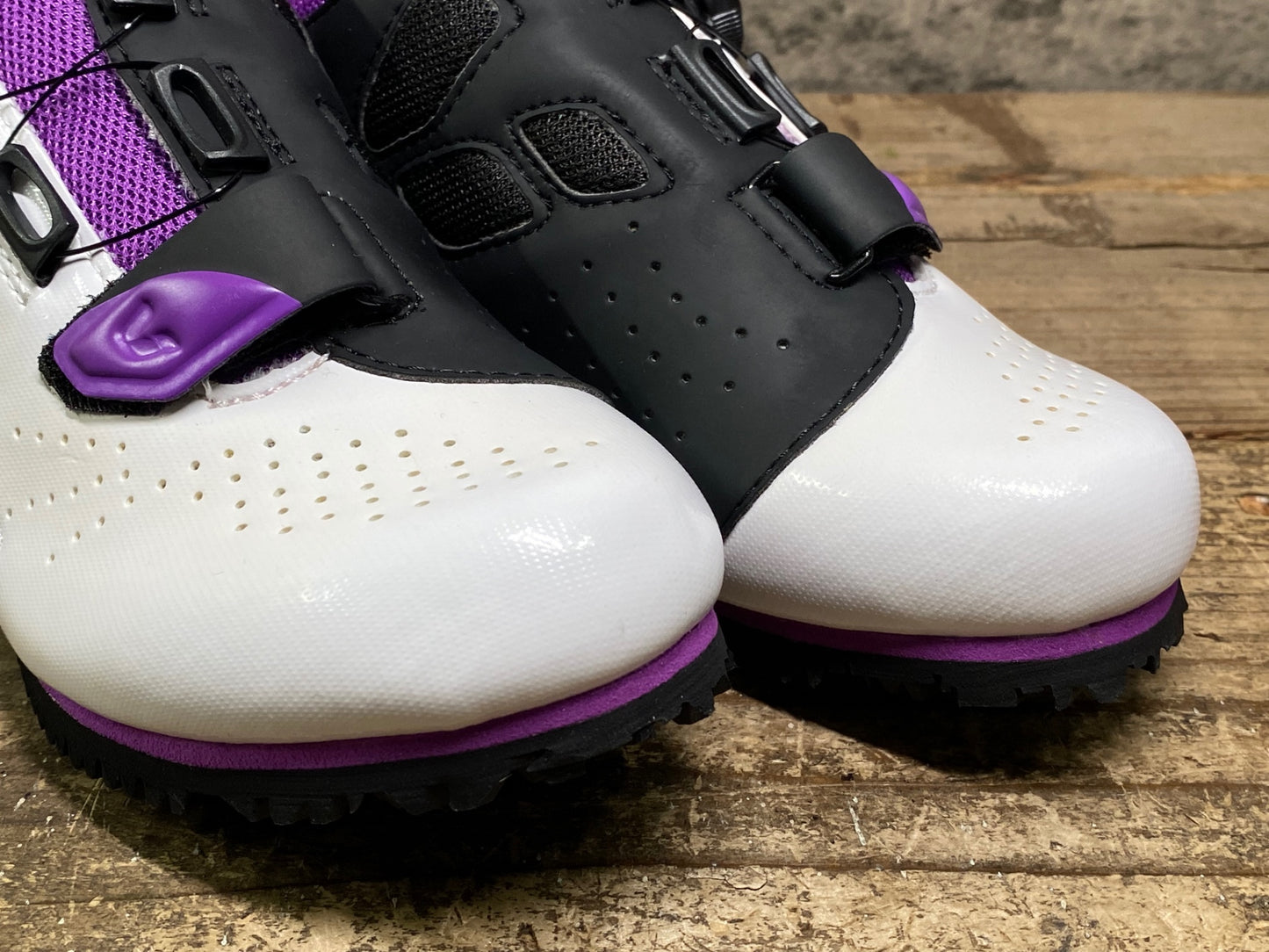 IV983 ジャイアント GIANT Liv FAMA boa フラットシューズ 白黒紫 EU36