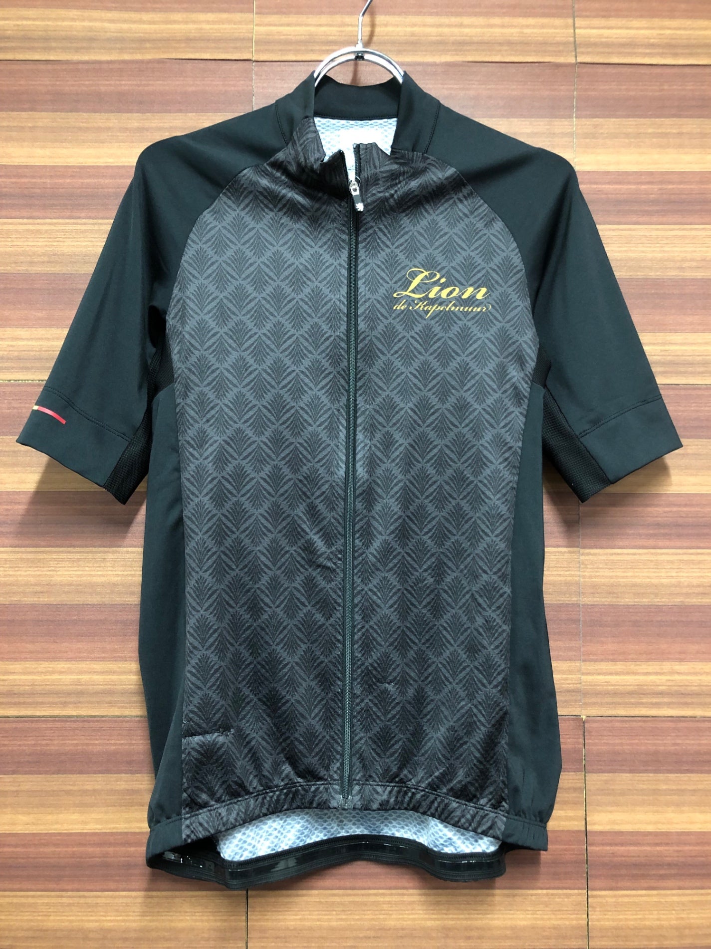 IO226 リオンドカペルミュール Lion de kapelmuur 半袖サイクルジャージ 黒 L