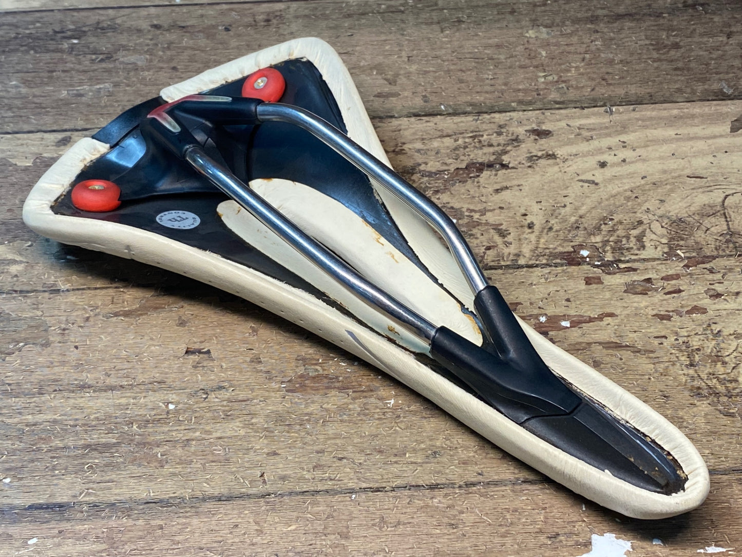 IF724 セライタリア Selle Italia SIGNG Gel Flow サドル 白