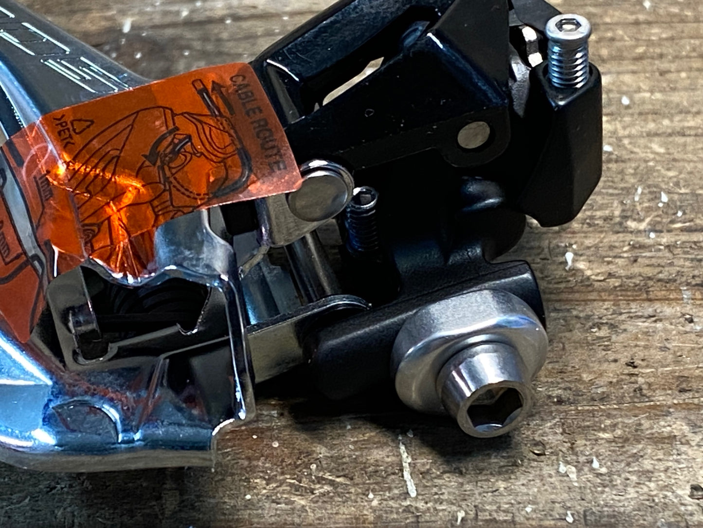 IR379 シマノ SHIMANO 105 FD-R7000 直付 フロントディレイラー