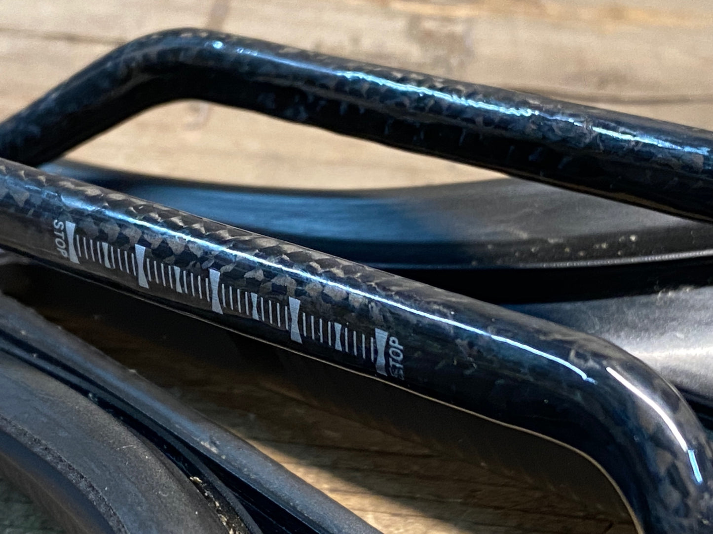 IR118 TNI ETPU サドル カーボンレール 黒