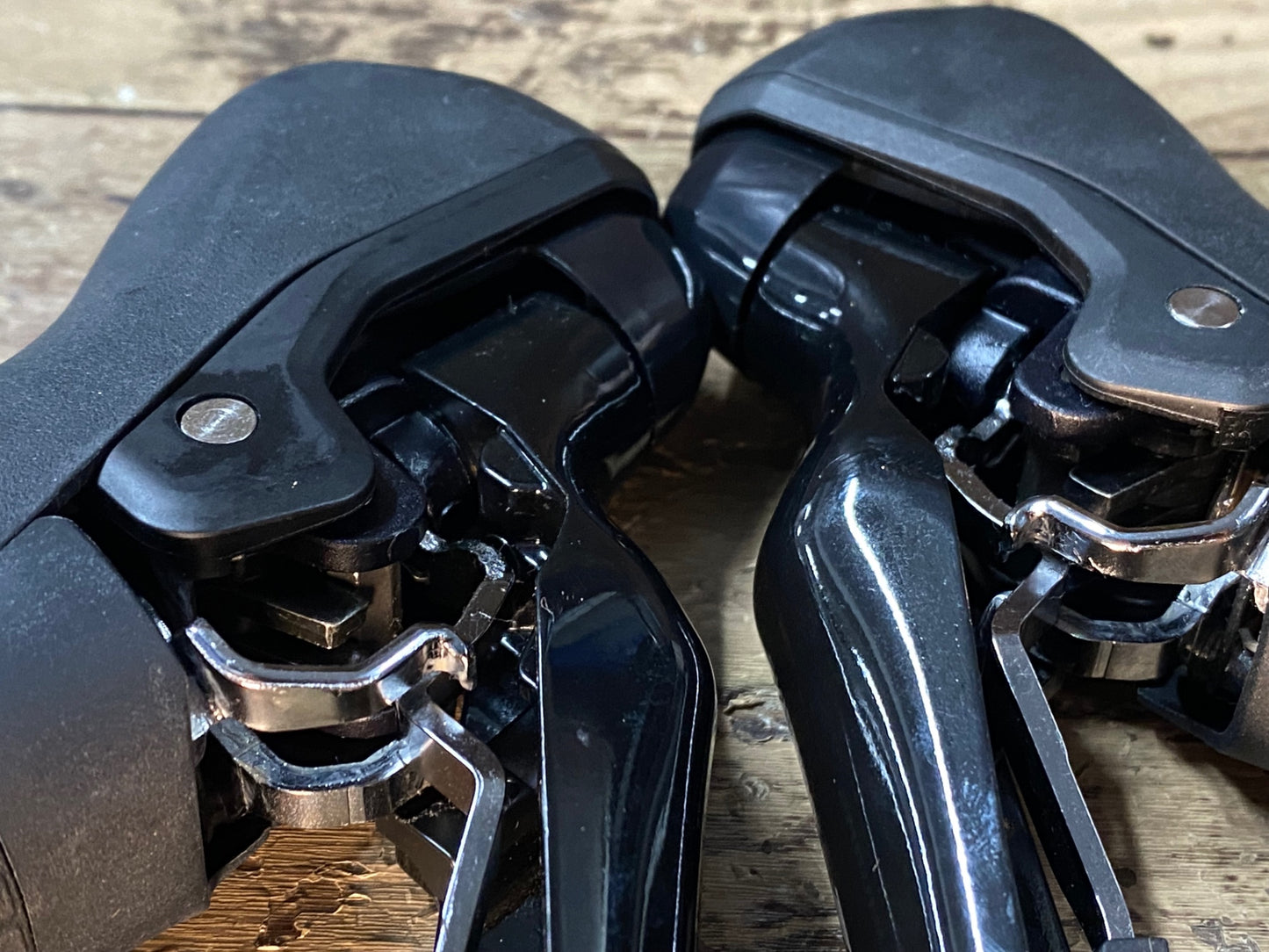 ID062 シマノ SHIMANO 105 ST-R7020 STIレバー 2x11S 油圧 ※レバー先端ガリキズ