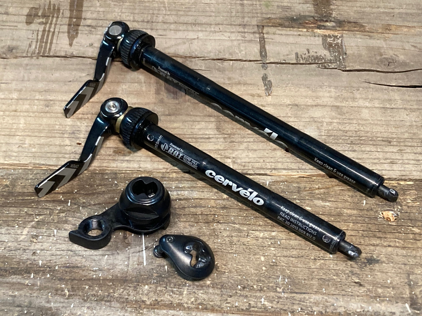 IN496 サーヴェロ cervelo R.A.T. スルーアクスル S5 S3用 エンドパーツ付属