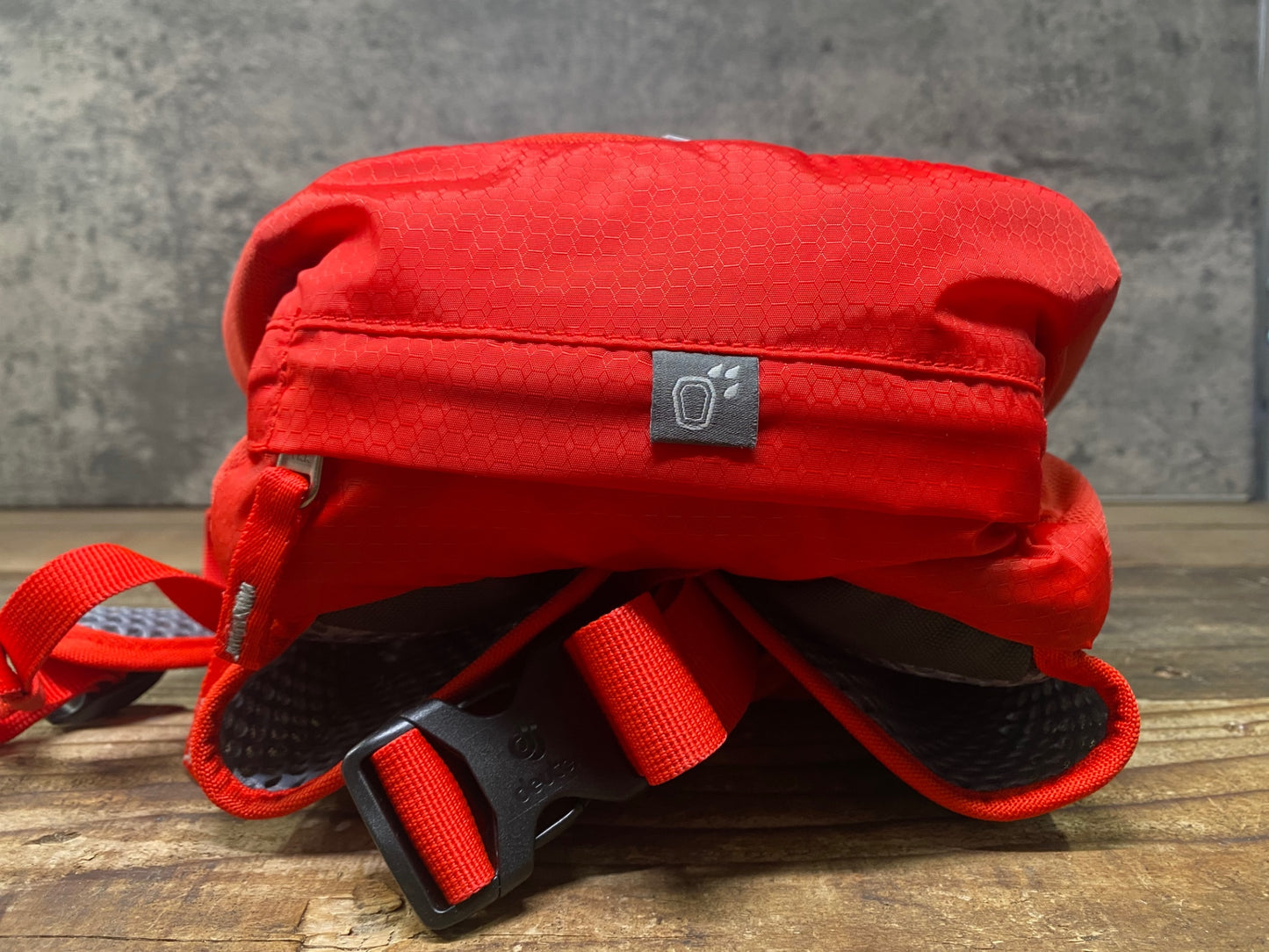 IS247 ドイター deuter レース Race EXP AIR 14+3リットル リュック バックパック 赤 未使用