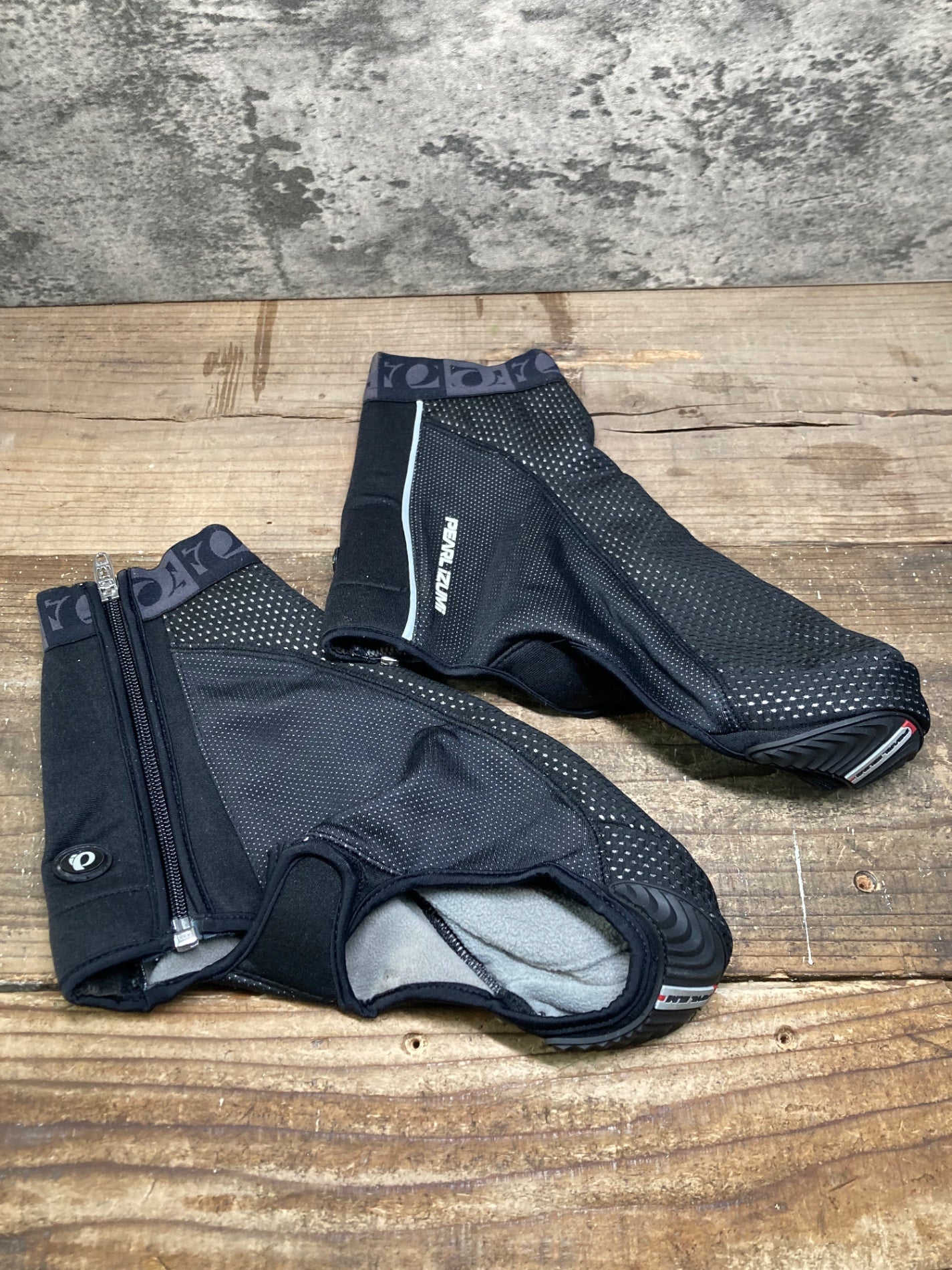 IU207 パールイズミ PEARL iZUMi シューズカバー 裏起毛 WINDBREAK TITANIUM 黒 L