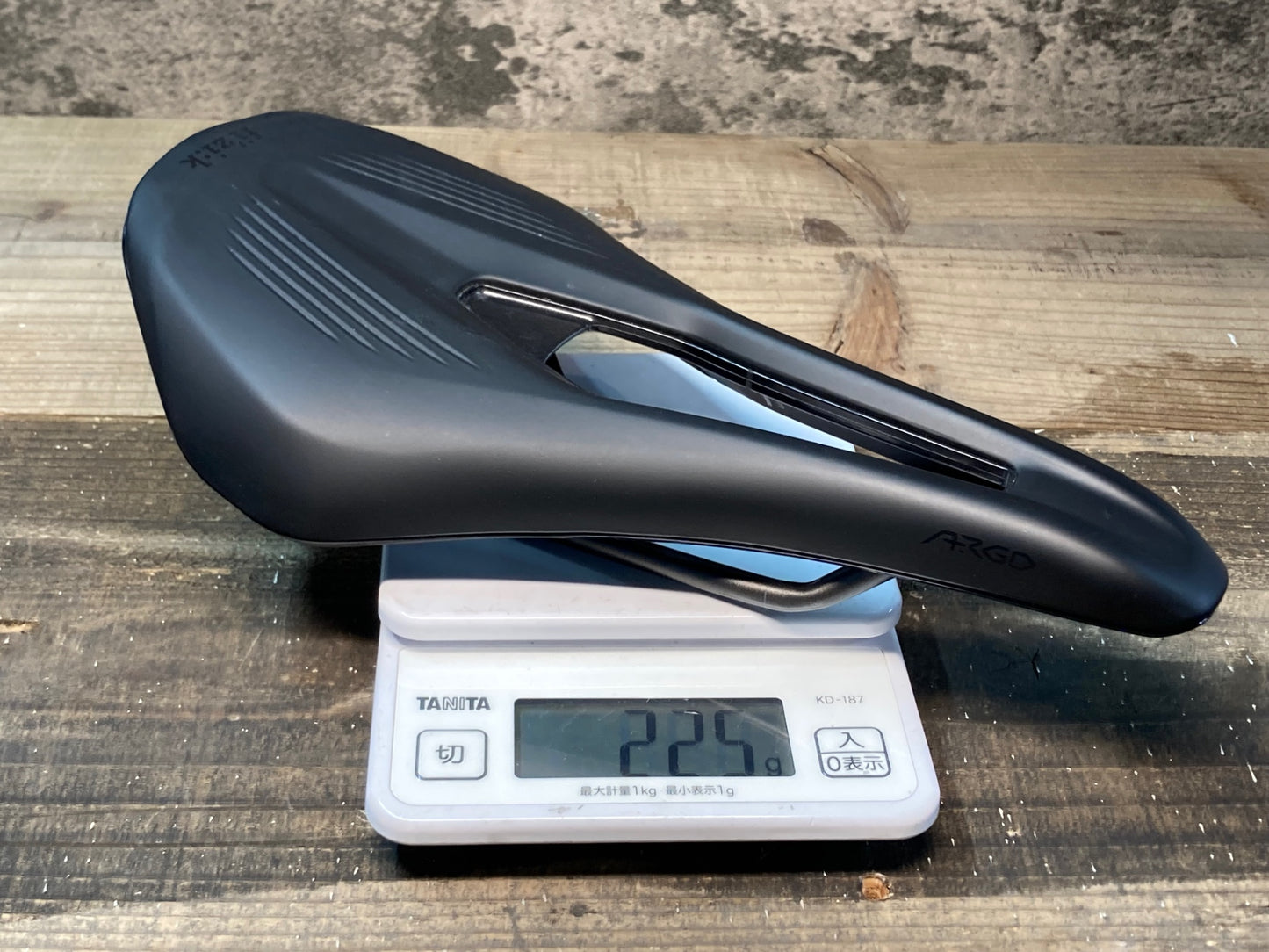 IP277 フィジーク fizik VENTO ARGO サドル 黒 140mm kiumレール