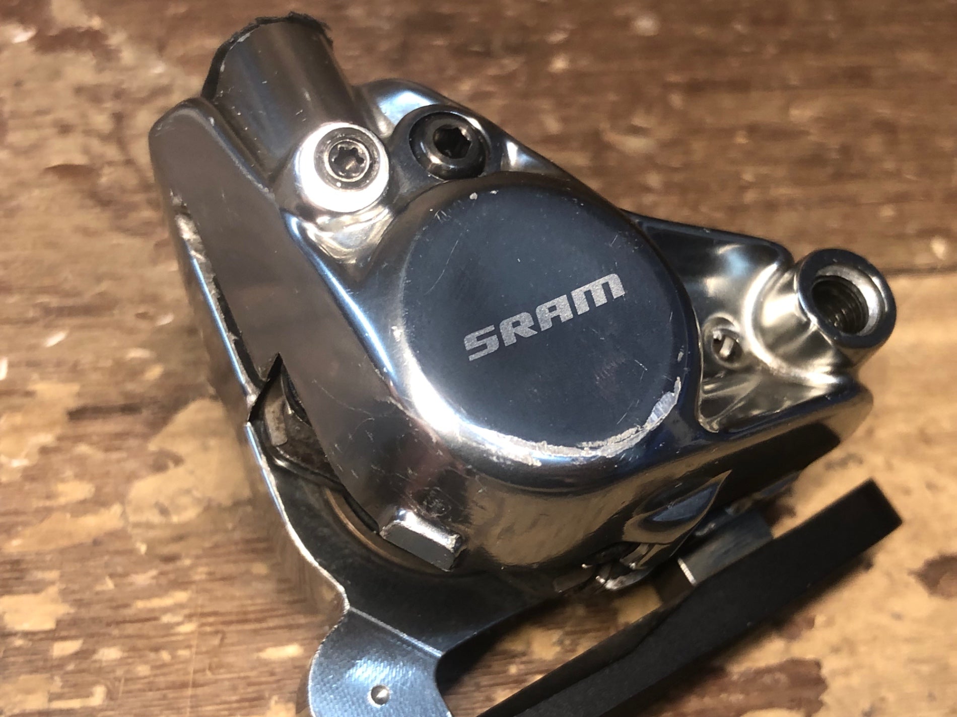 IA846 スラム SRAM レッド RED HRD 油圧ディスクブレーキキャリパー フラットマウント 前後セット