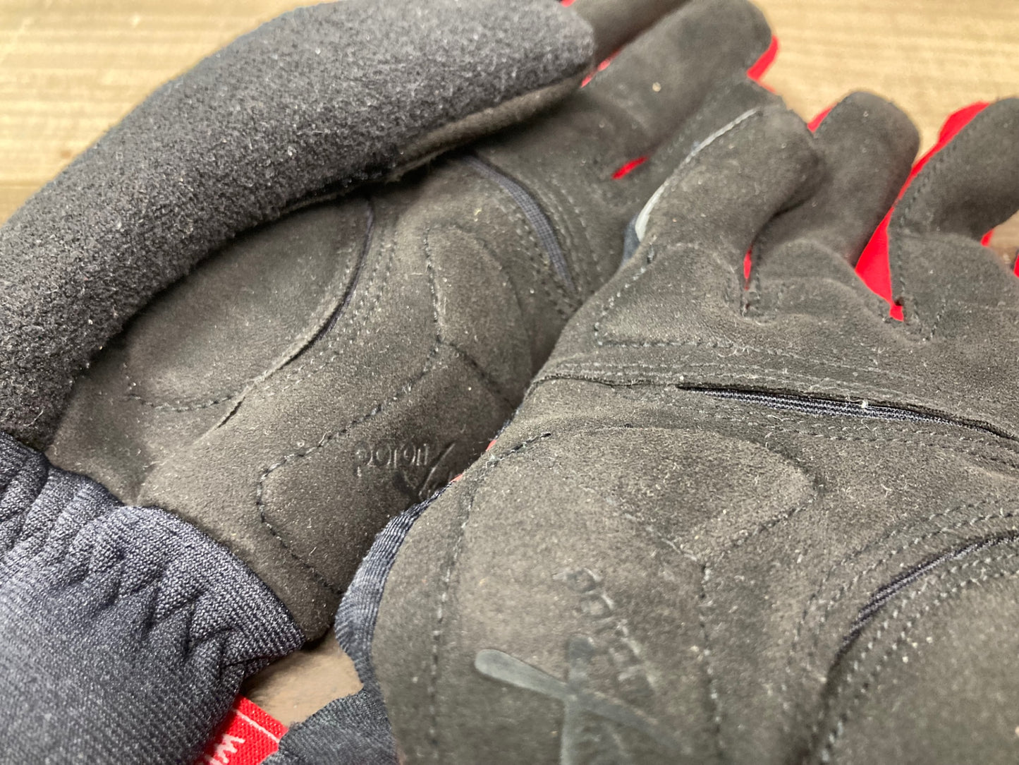 IO730 シマノ SHIMANO 長指 グローブ 黒 赤 M GORE WINDSTOPPER