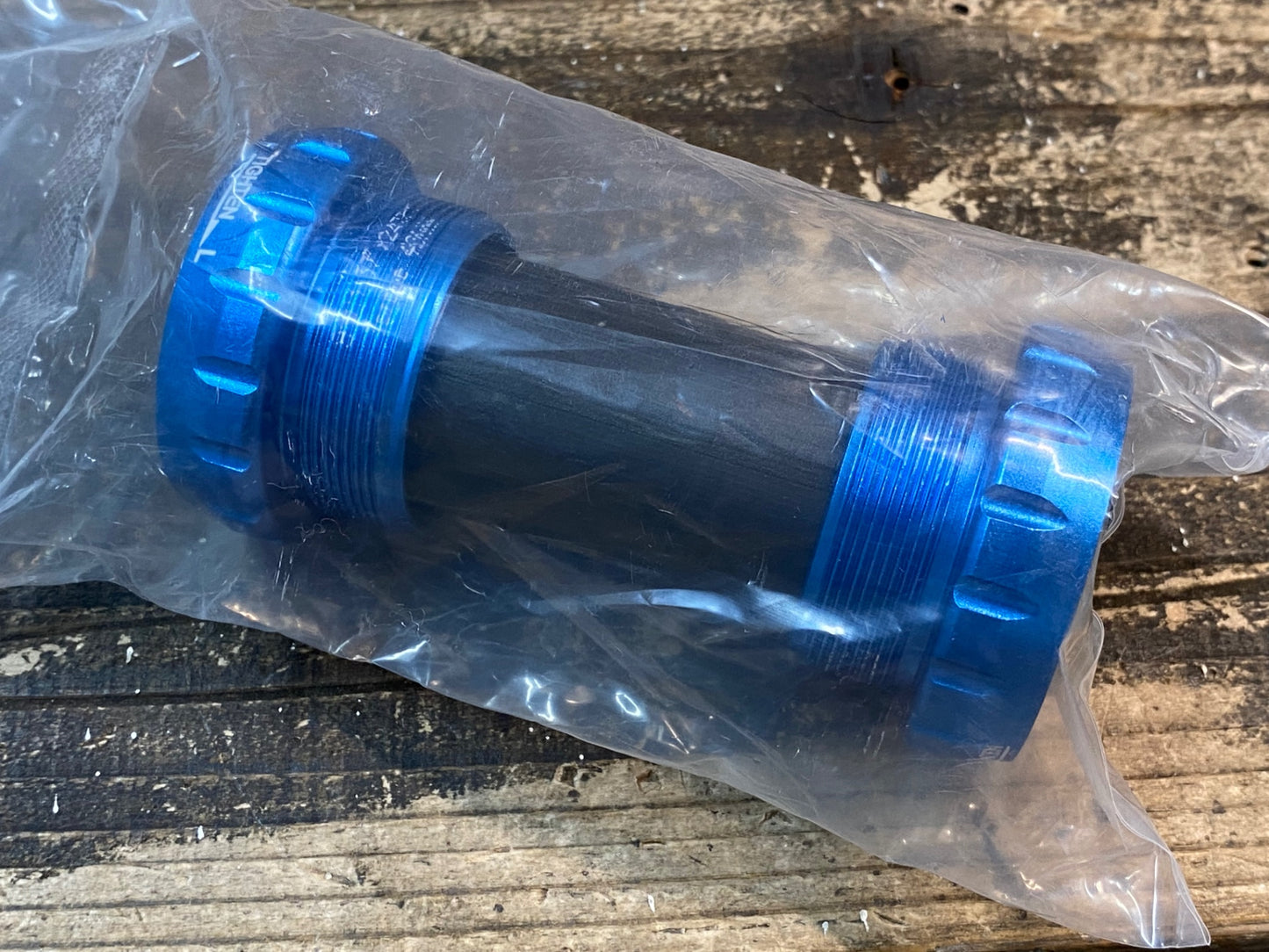 IS584 TNI セラミック ボトムブラケット BB BSA ブルー