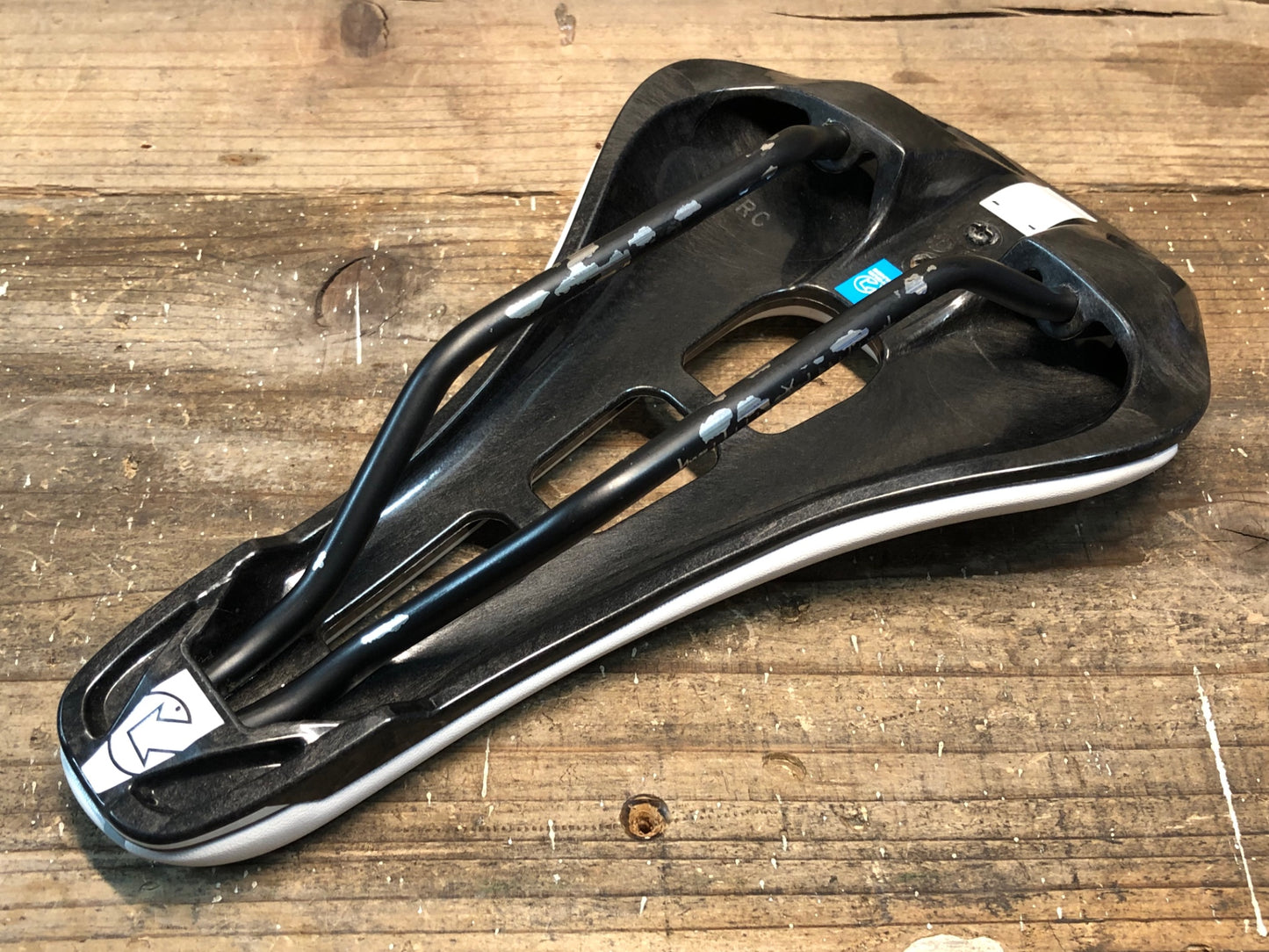 IQ414 シマノプロ SHIMANO PRO ステルス STEALTH サドル ステンレスレール 142mm 白