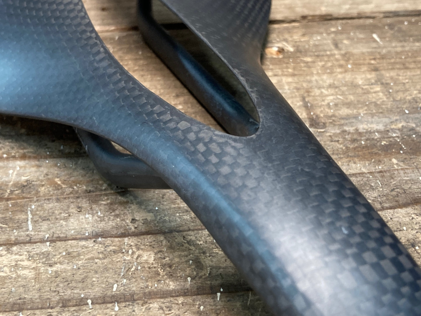 IQ576 TNI カーボンフライ CARBONFLY サドル