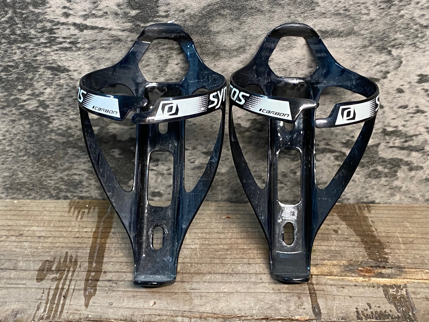 IS953 シンクロス SYNCROS カーボン ボトルケージ 黒 ペア