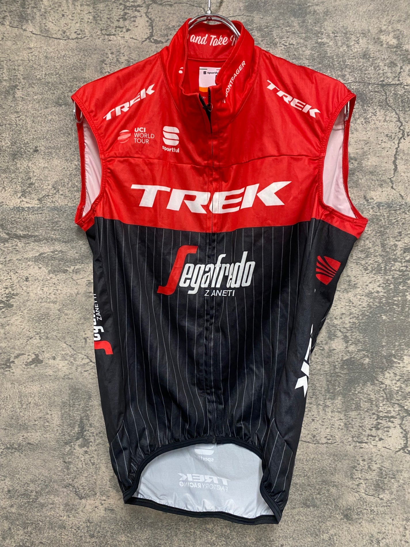IT487 スポーツフル sportful ジレ サイクルベスト 赤 黒 M Segafredo ZANETTI