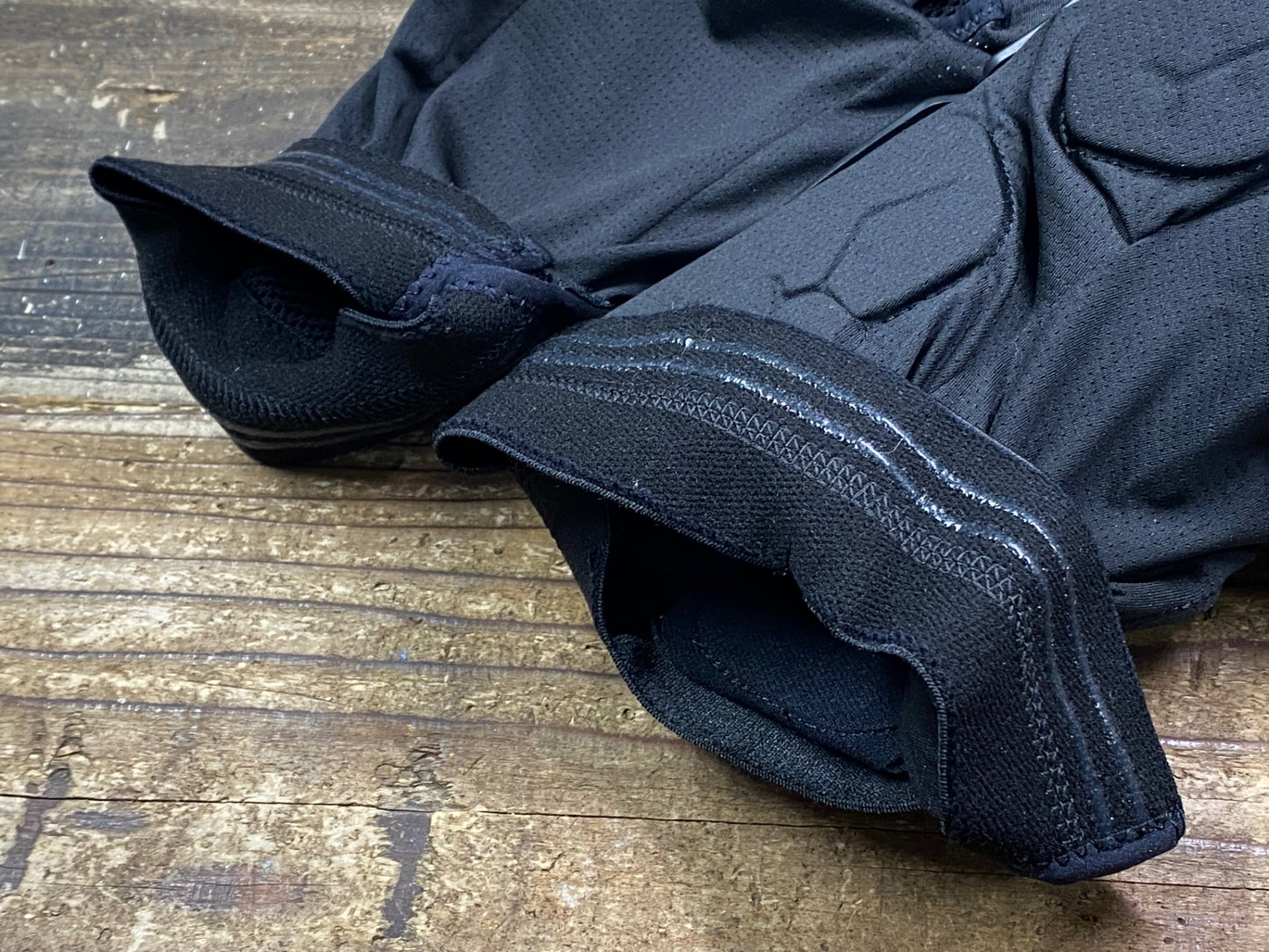 IQ856 ダイネーゼ DAINESE ニープロテクター 黒 L