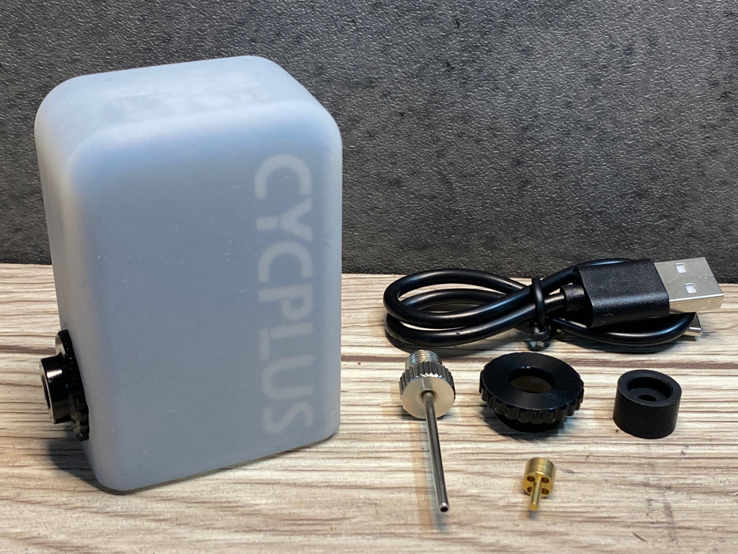 IS799 CYCPLUS TINYPUMP CUBE 電動 携帯ポンプ ※動作確認済み