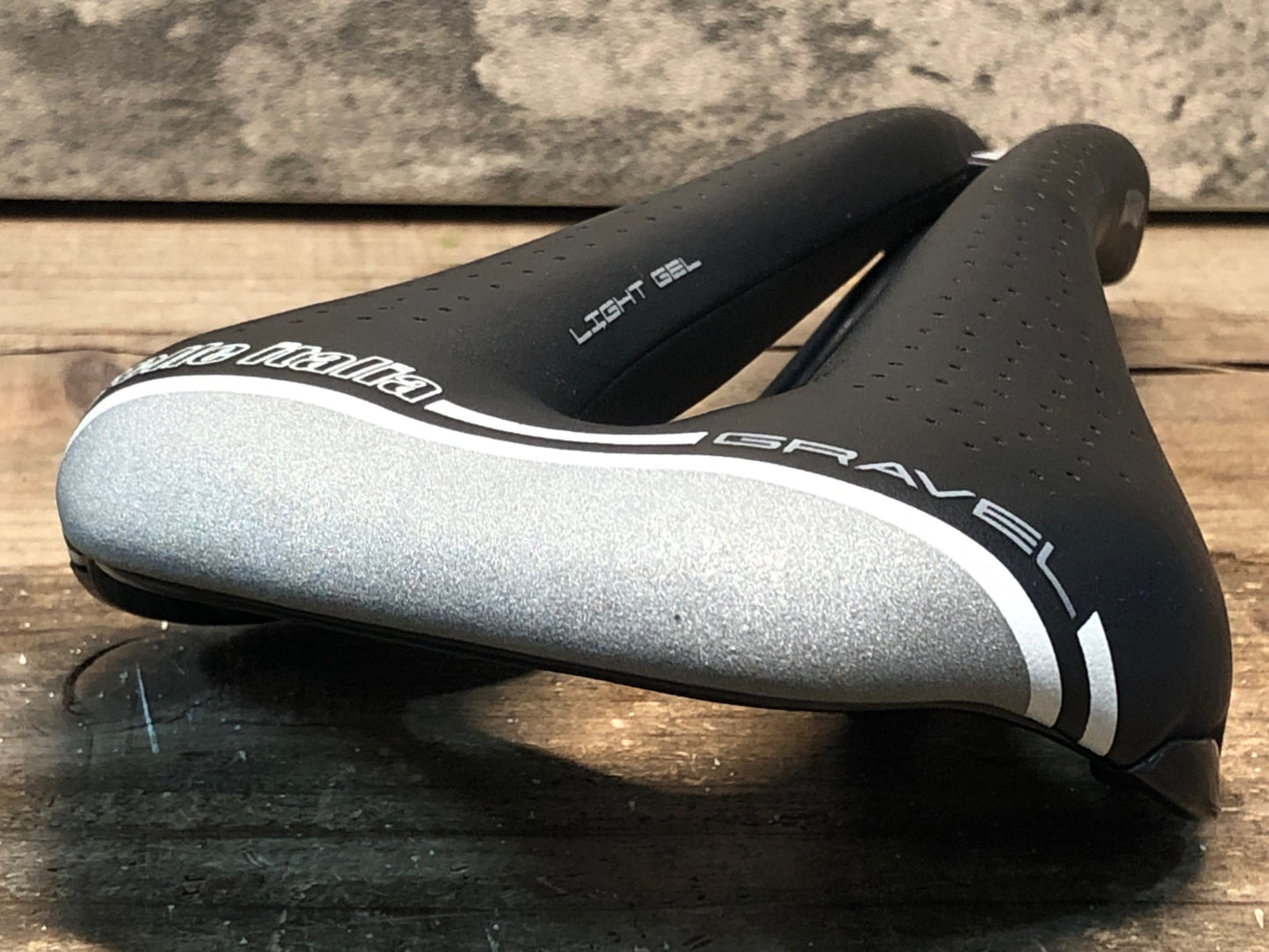 IQ415 セライタリア selle ITALIA NOVUS BOOST GRAVEL サドル Ti316レール 黒