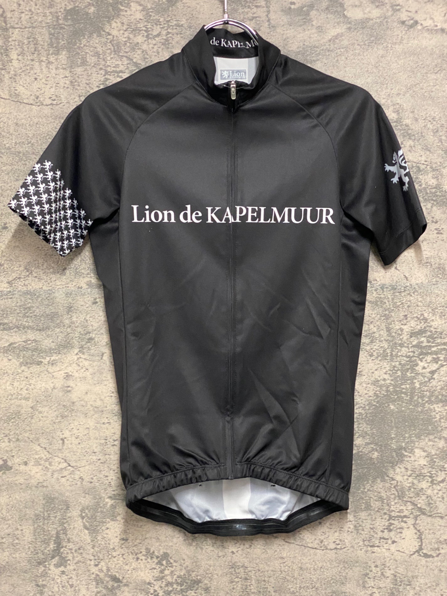 JB077 リオンドカペルミュール Lion de KAPELMUUR 半袖 サイクルジャージ 黒 S