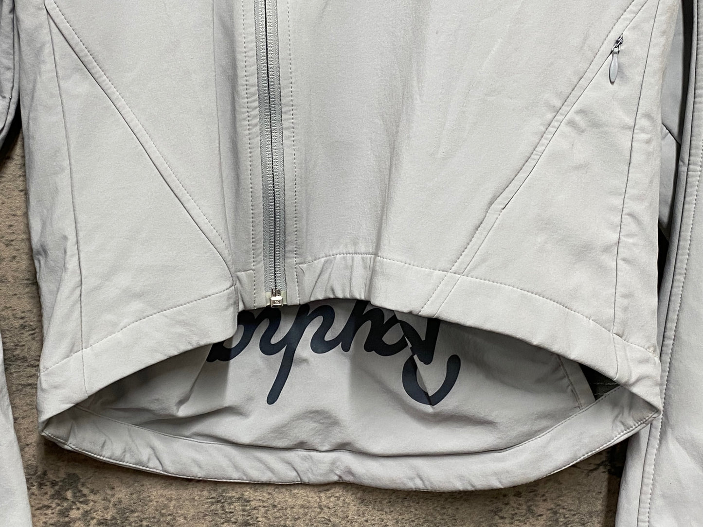 IZ893 ラファ Rapha CLASSIC SOFTSHELL JACKET 長袖 サイクルジャケット グレー XS ※汚れ