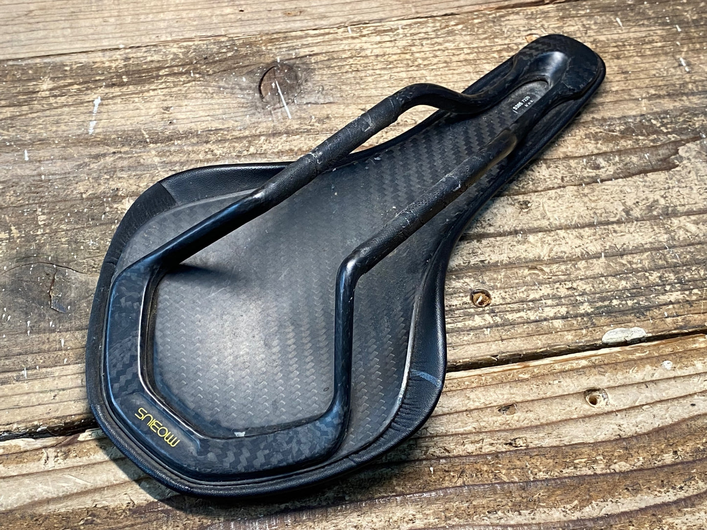 IS655 フィジーク fizik ANTARES 00 カーボンレール サドル