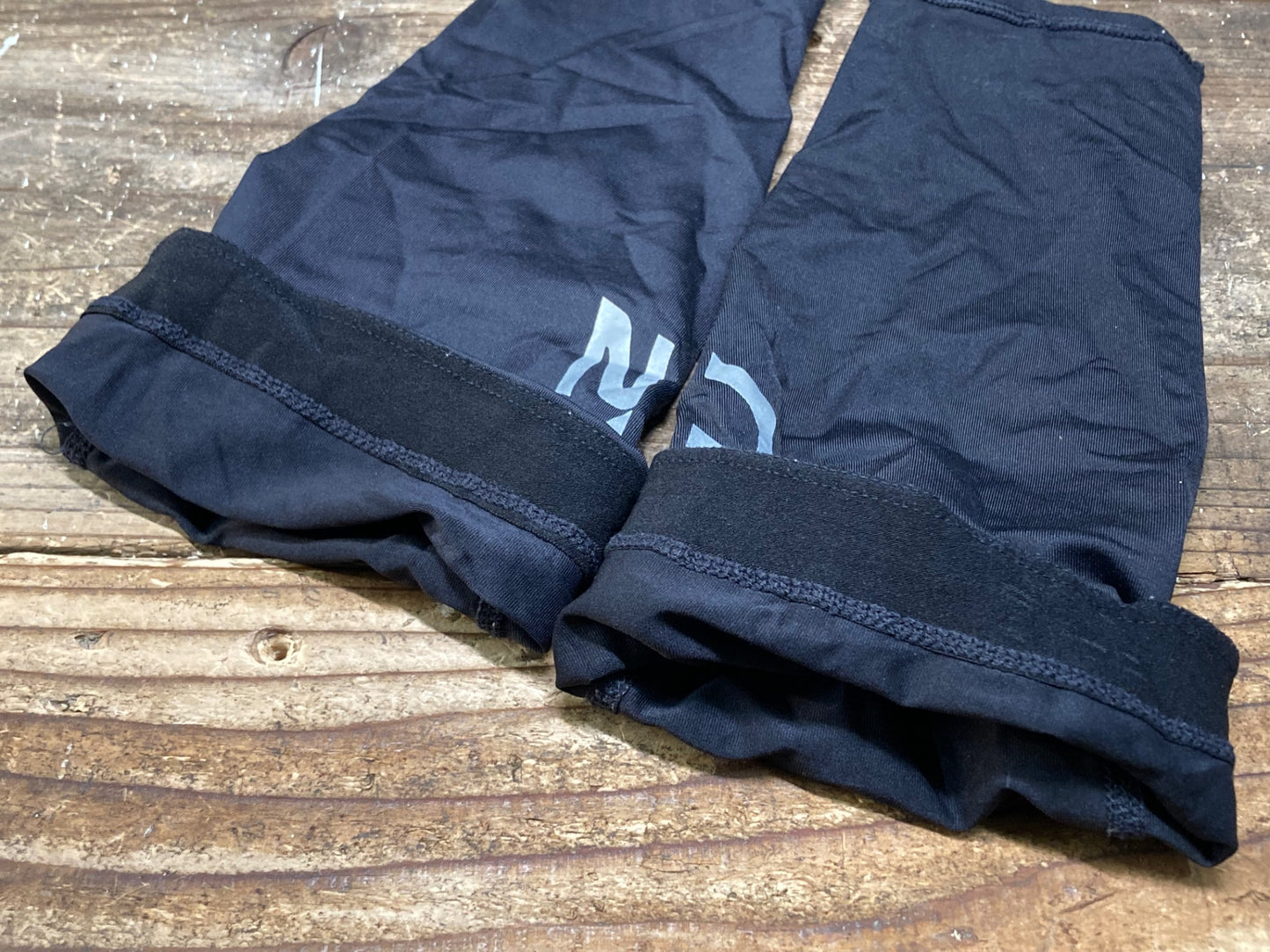 IP425 ツータイムズユー 2XU ニーカバー 黒 M ※タグ取れかけ