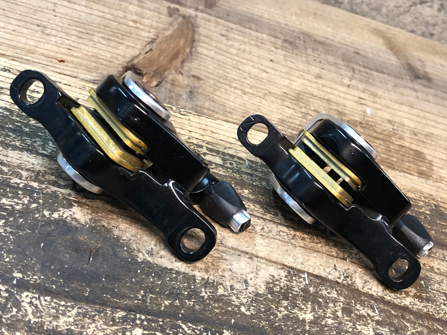 IA672 TRP SPYRE MD-C605 ディスクブレーキ 前後セット シルバー 黒 機械式 ポストマウント