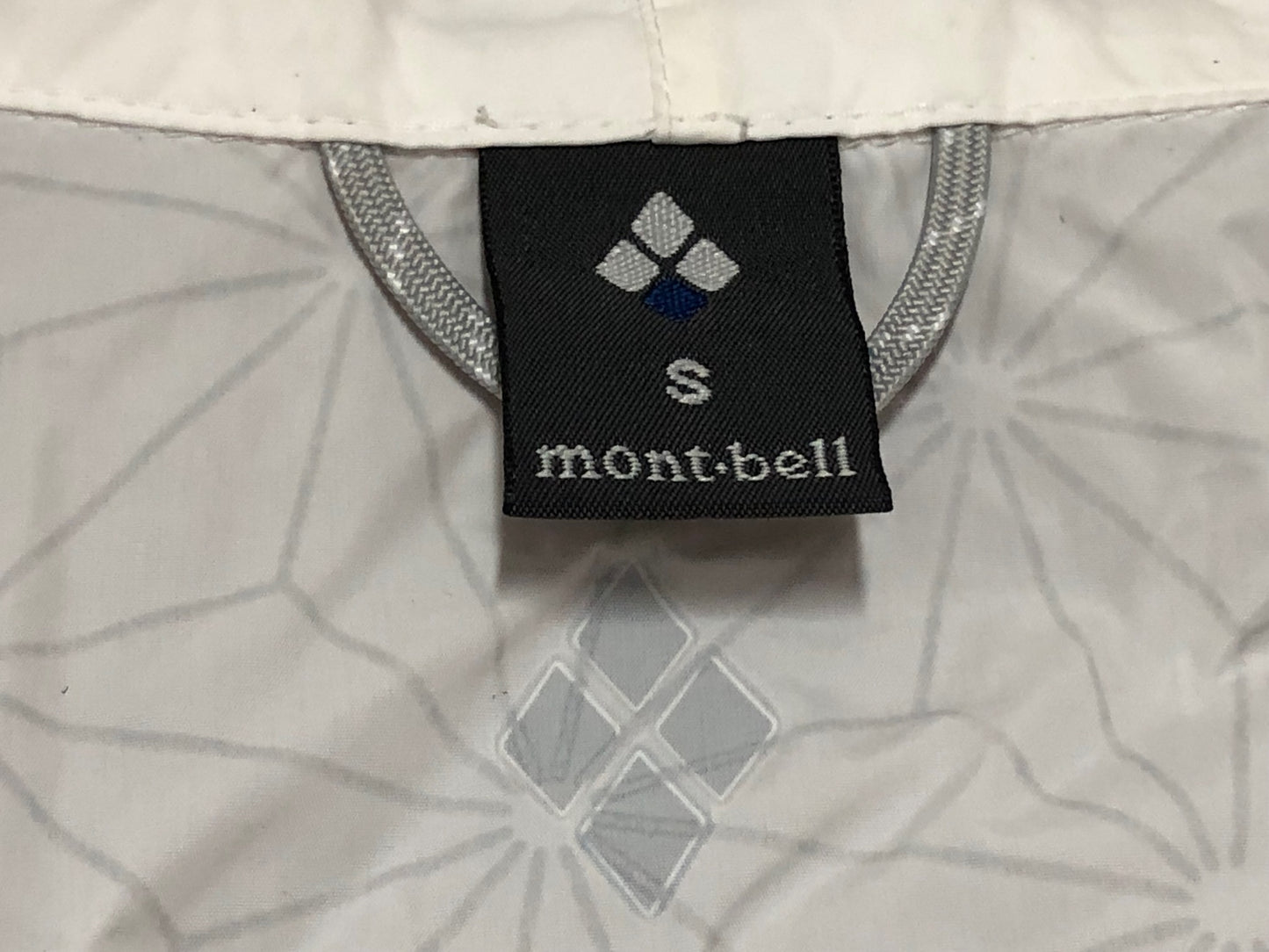 IT617 モンベル mont bell 長袖ウィンドブレーカー 白 S