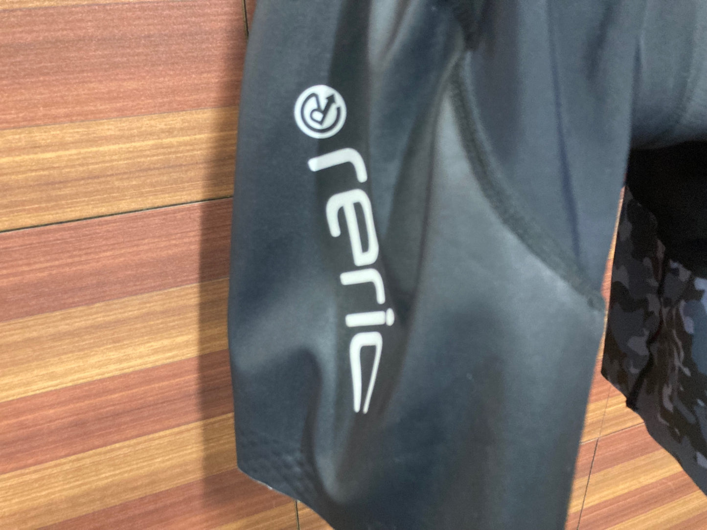 IQ232 レリック reric ビブショーツ 黒 グレー カモ柄 XL