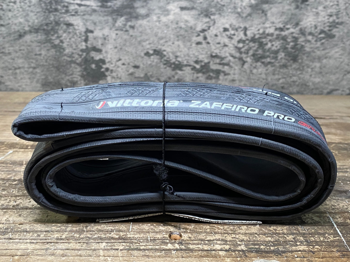 IV705 ヴィットリア vittoria ZAFFIRO PRO GRAPHENE 2.0 タイヤ 700x25c