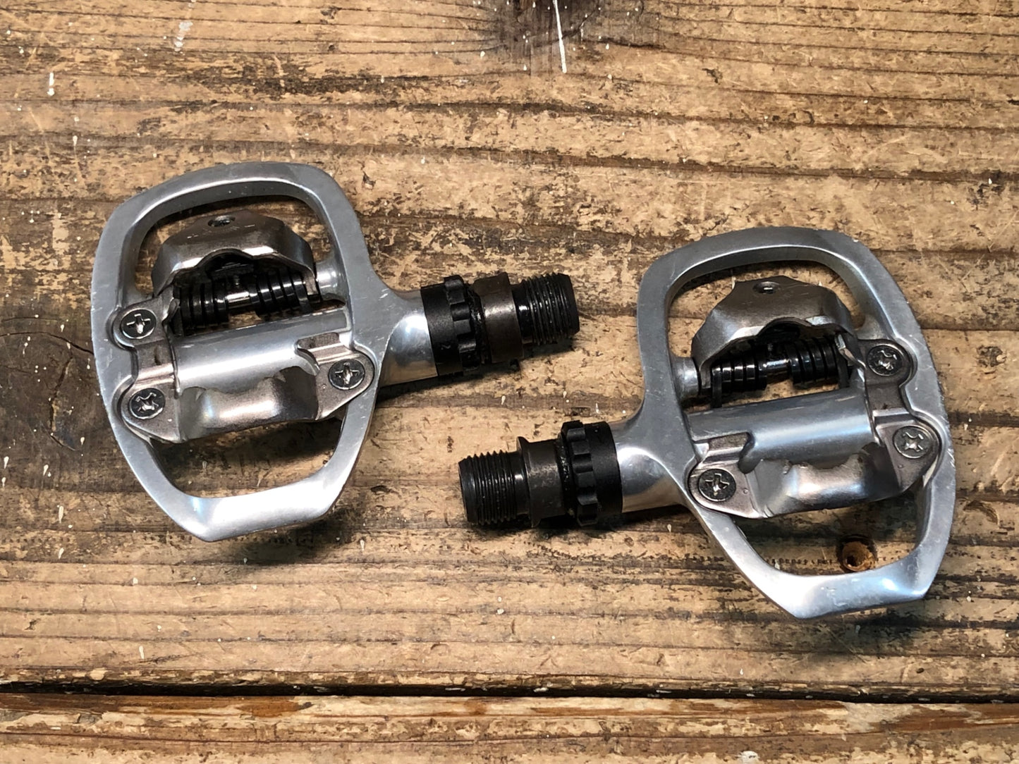 IV311 シマノ SHIMANO PD-A520 ビンディングペダル SPD シルバー