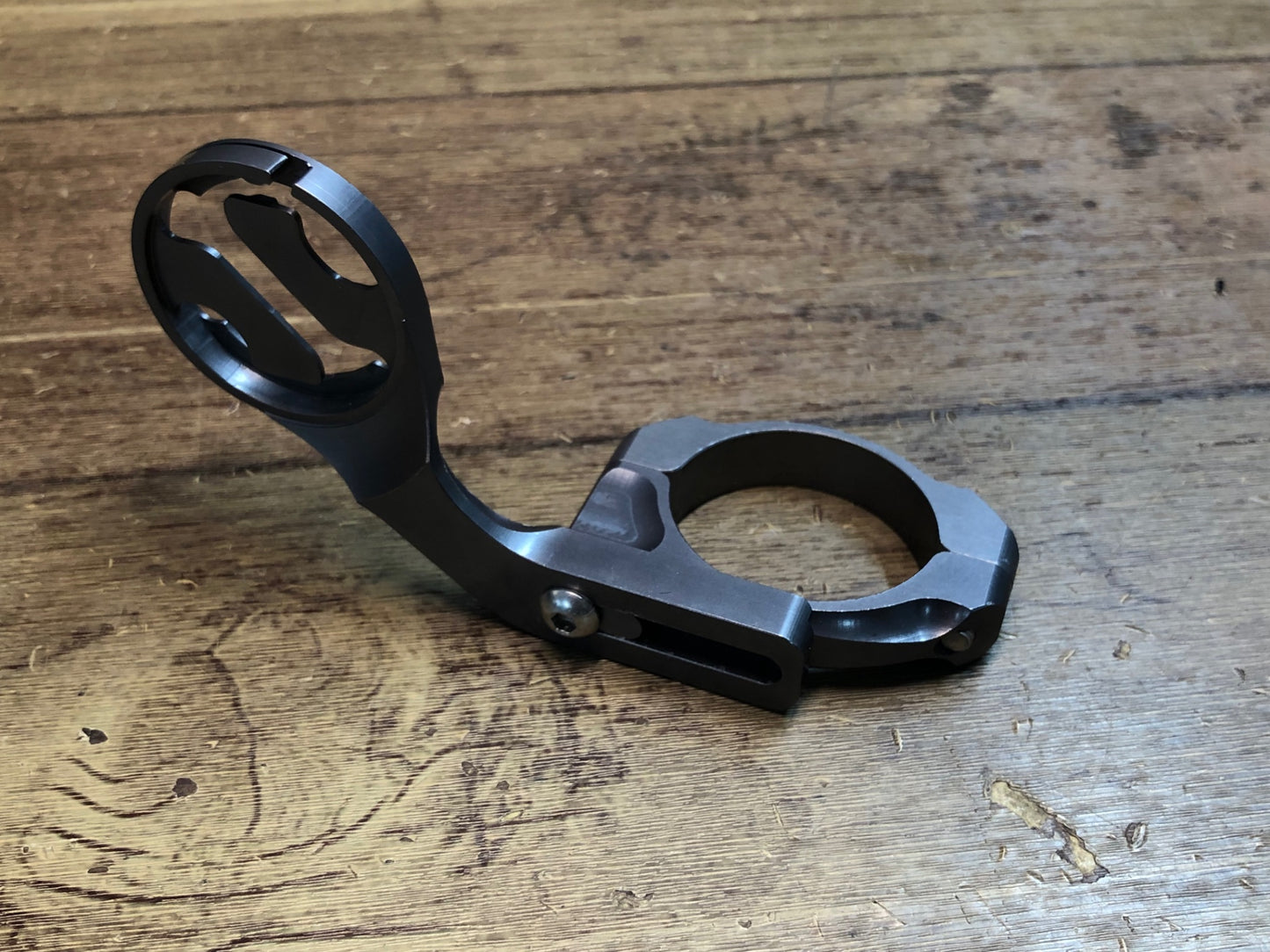 IN121 ケーエッジ K-EDGE サイコンマウント 銀 Φ31.8 Garmin